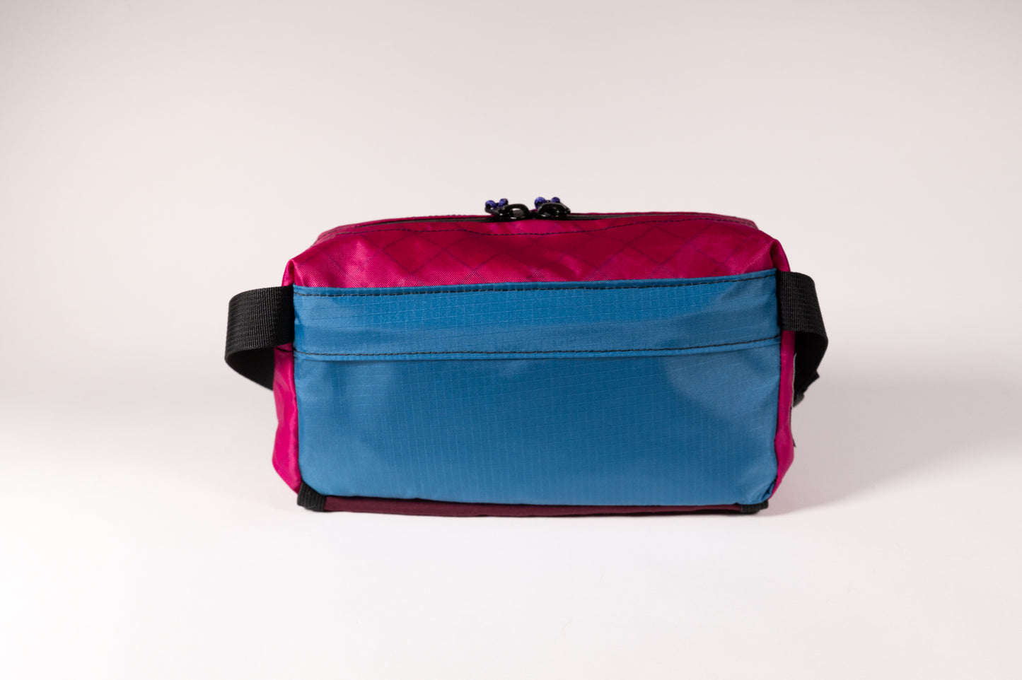 Wittenberg 1.5L Fanny Pack - Fuchsia
