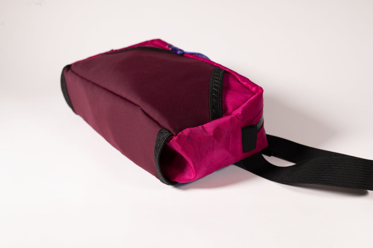 Wittenberg 1.5L Fanny Pack - Fuchsia